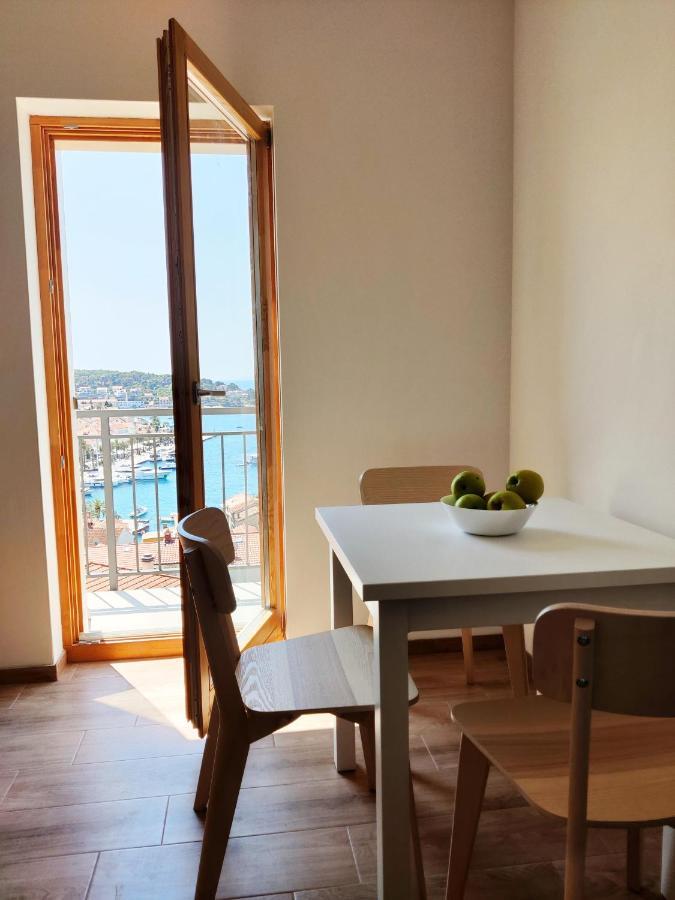 Apartment Brand New W Balcony & Perfect Seaview At Center *