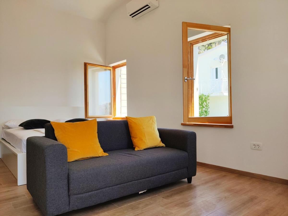 Brand New W Balcony & Perfect Seaview At Center