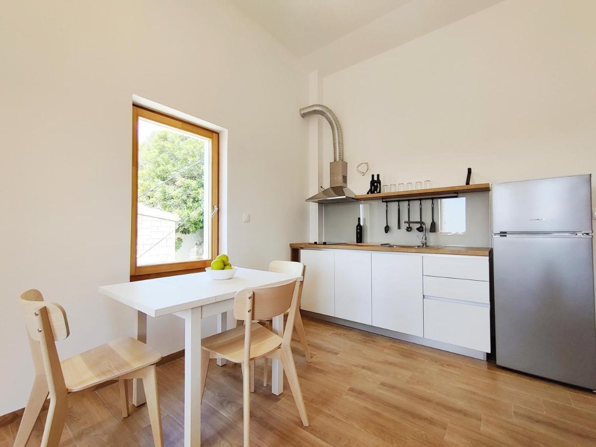 Apartment Brand New W Balcony & Perfect Seaview At Center