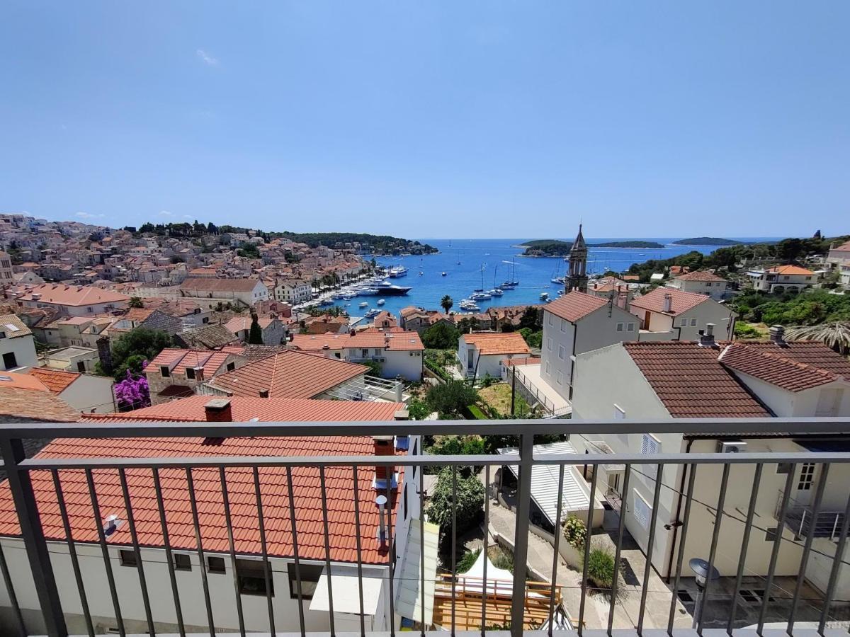 Apartment Brand New W Balcony & Perfect Seaview At Center *