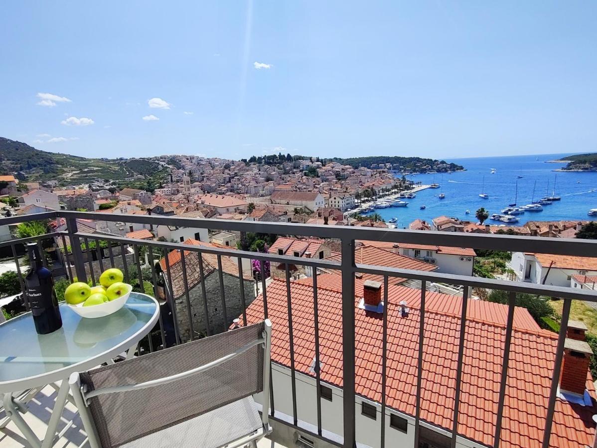 Apartment Brand New W Balcony & Perfect Seaview At Center