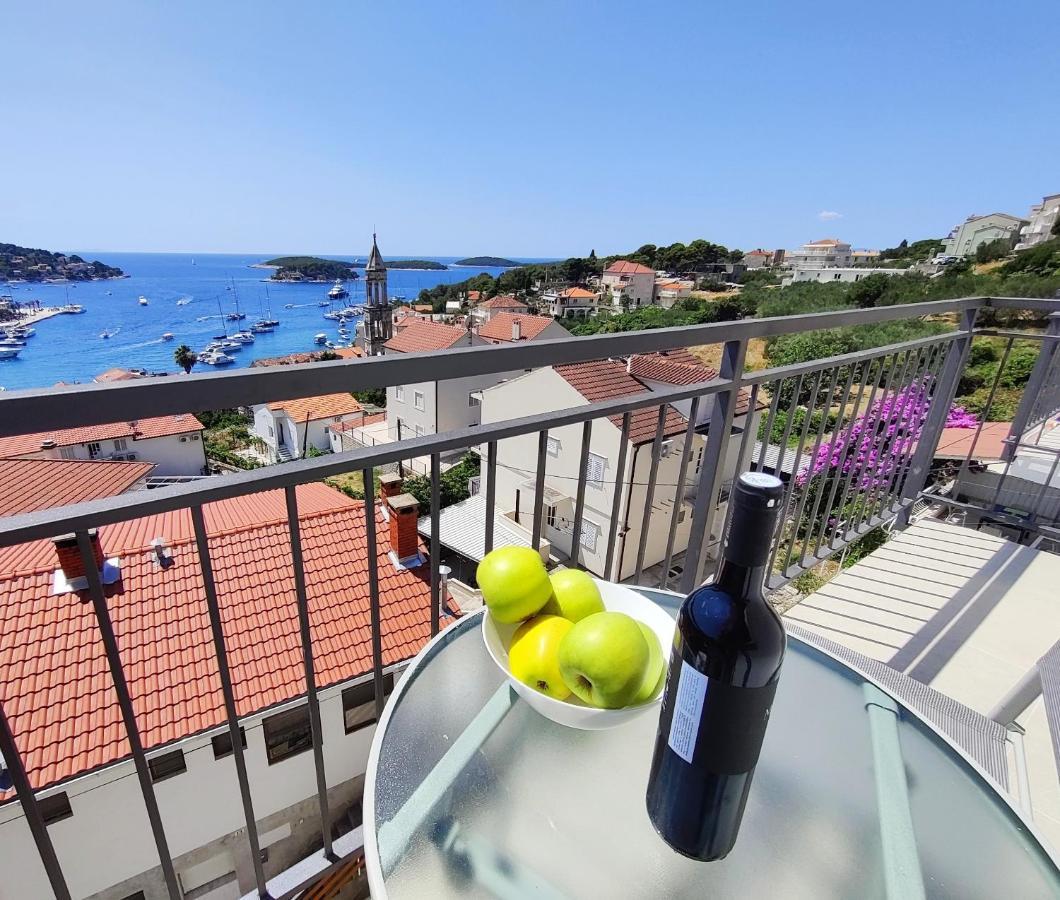 Apartment Brand New W Balcony & Perfect Seaview At Center *