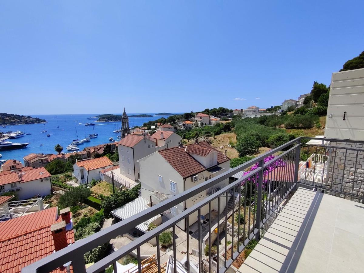 Apartment Brand New W Balcony & Perfect Seaview At Center *