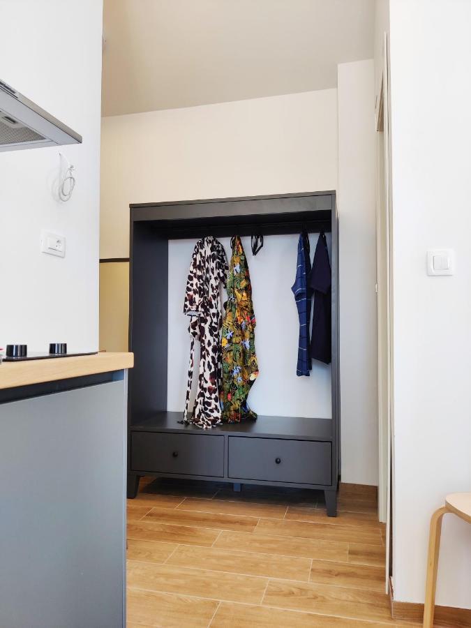 Apartment Brand New W Balcony & Perfect Seaview At Center