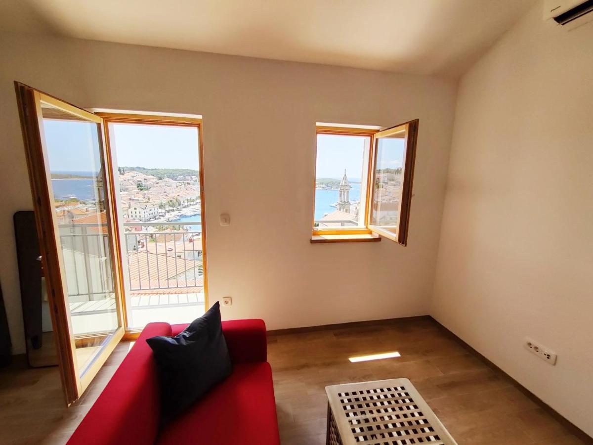 Apartma Brand New W Balcony & Perfect Seaview At Center *