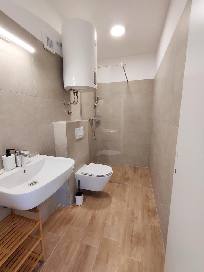 Apartment Brand New W Balcony & Perfect Seaview At Center