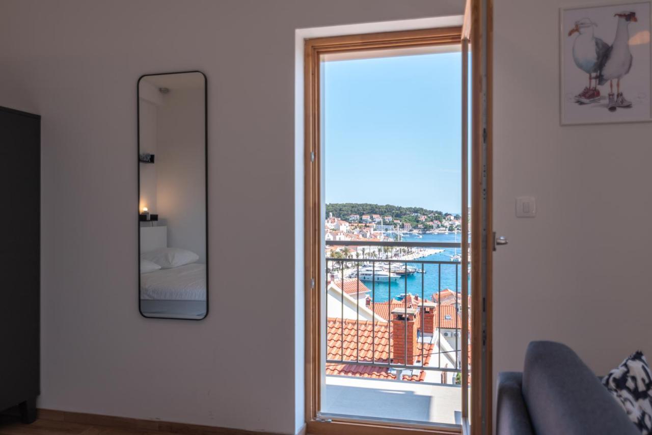 Brand New W Balcony & Perfect Seaview At Center *