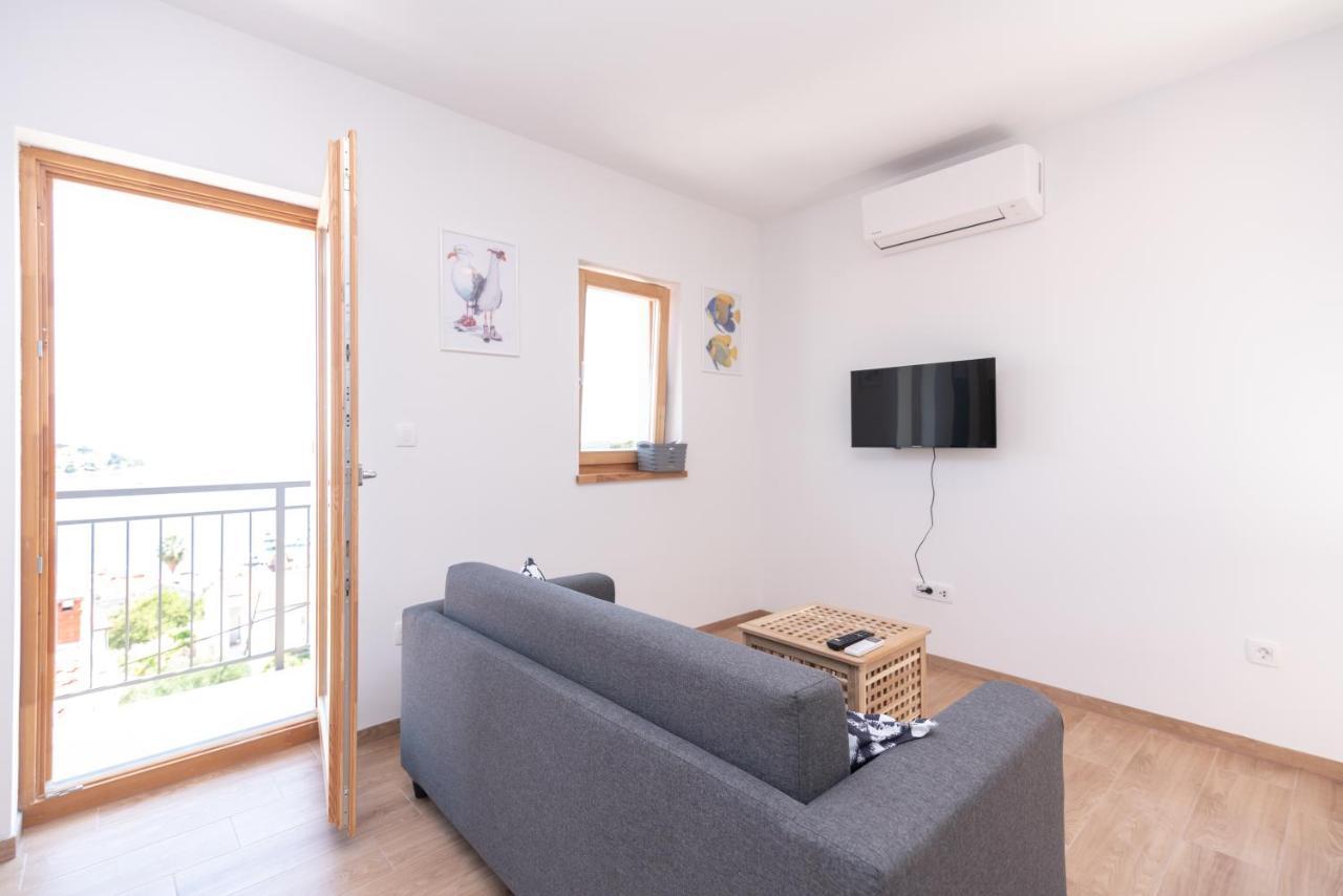 Brand New W Balcony & Perfect Seaview At Center Apartment *