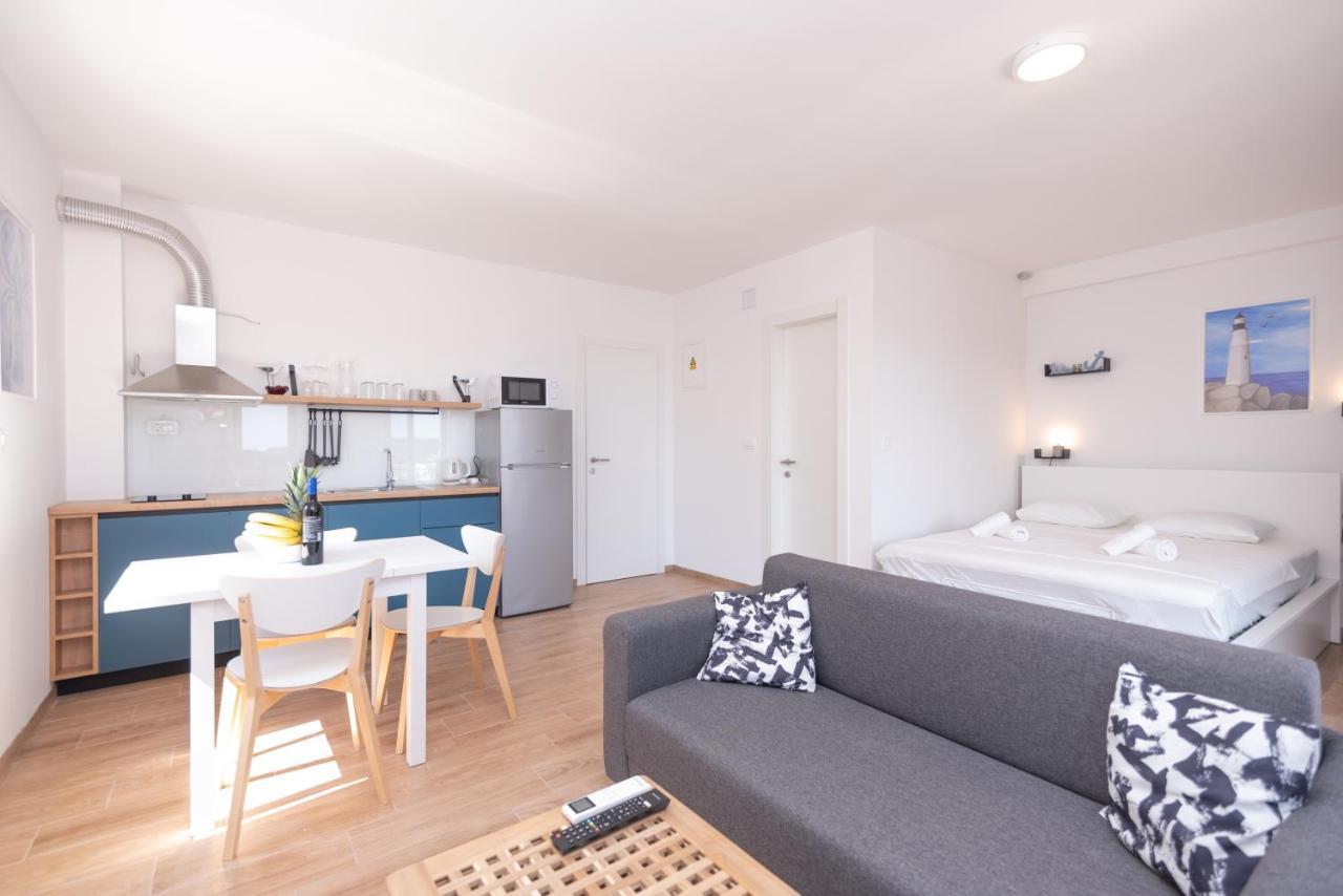Brand New W Balcony & Perfect Seaview At Center