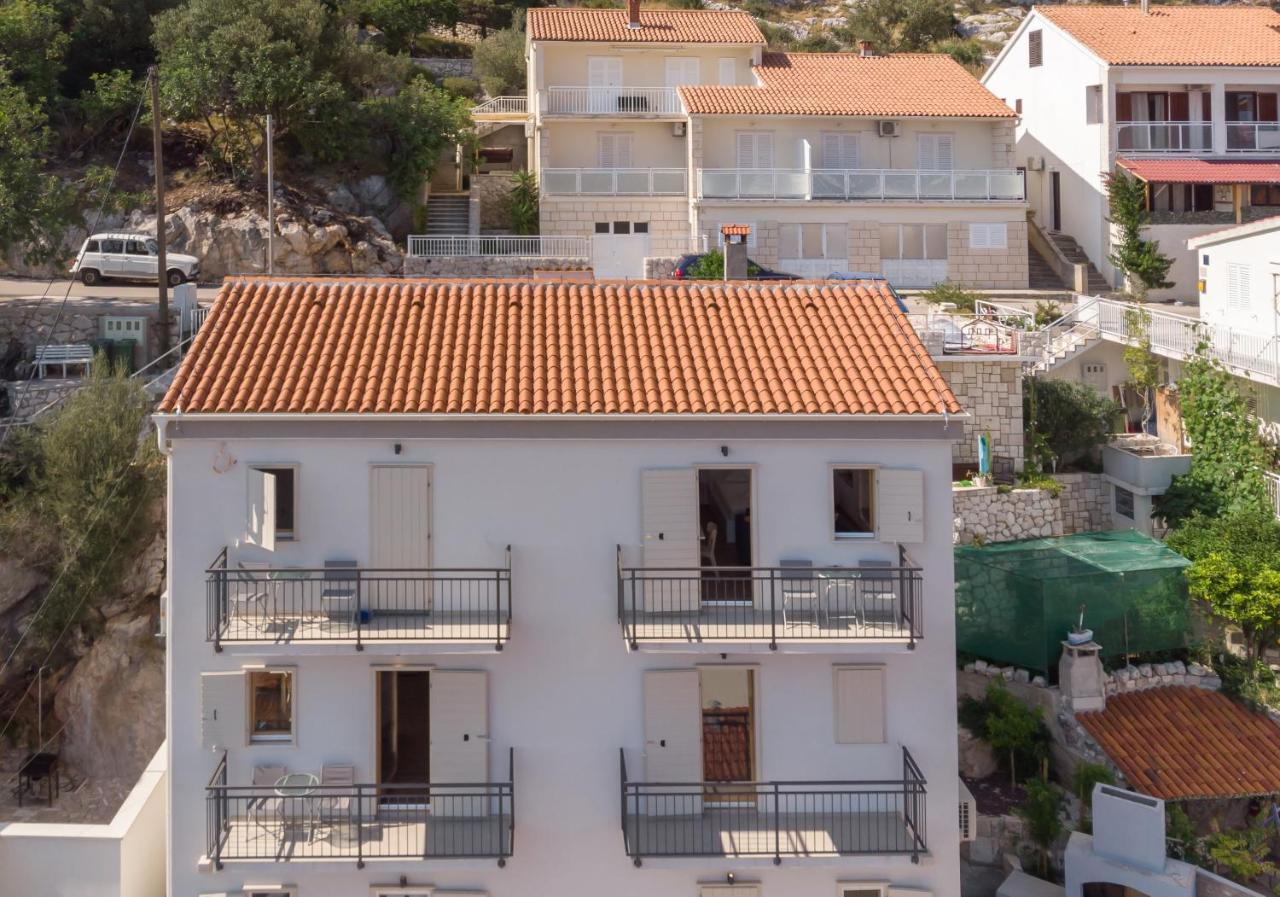 Apartment Brand New W Balcony & Perfect Seaview At Center *