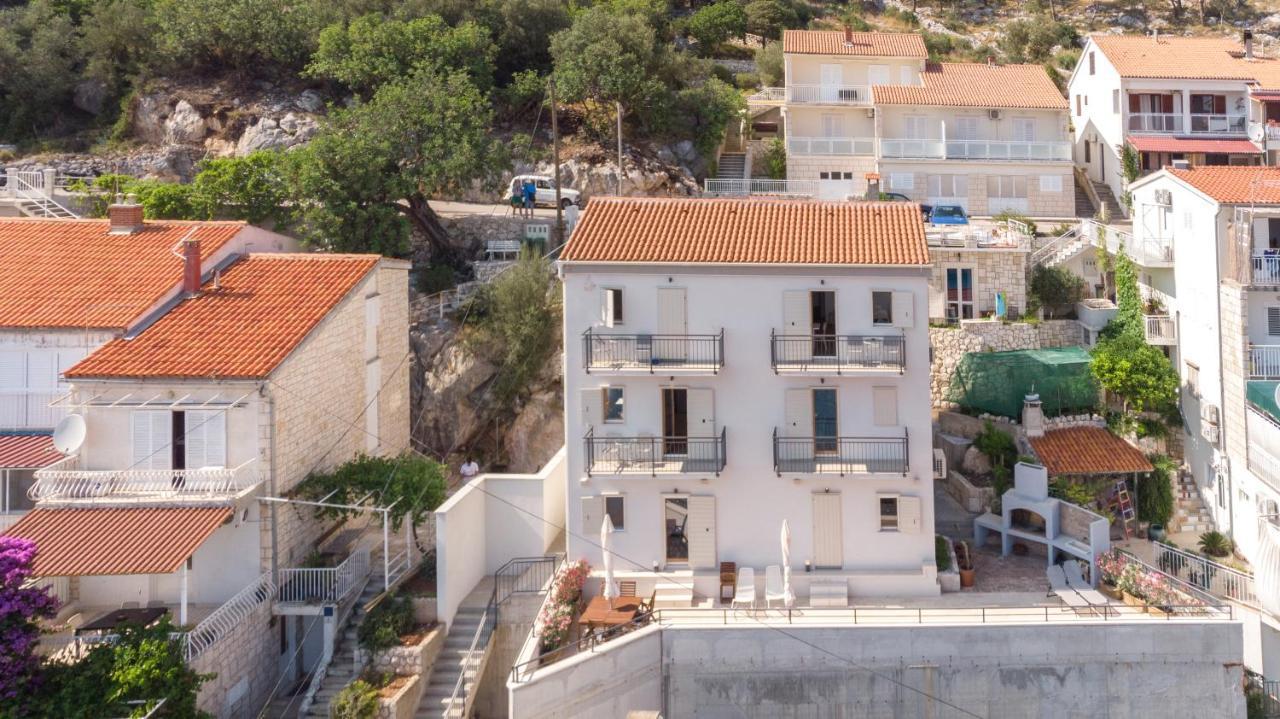 Apartment Brand New W Balcony & Perfect Seaview At Center *