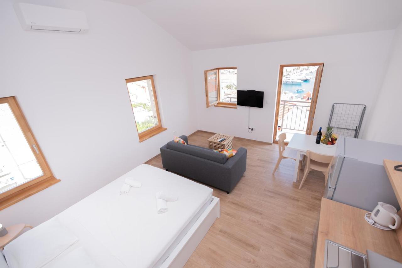 Brand New W Balcony & Perfect Seaview At Center Apartment